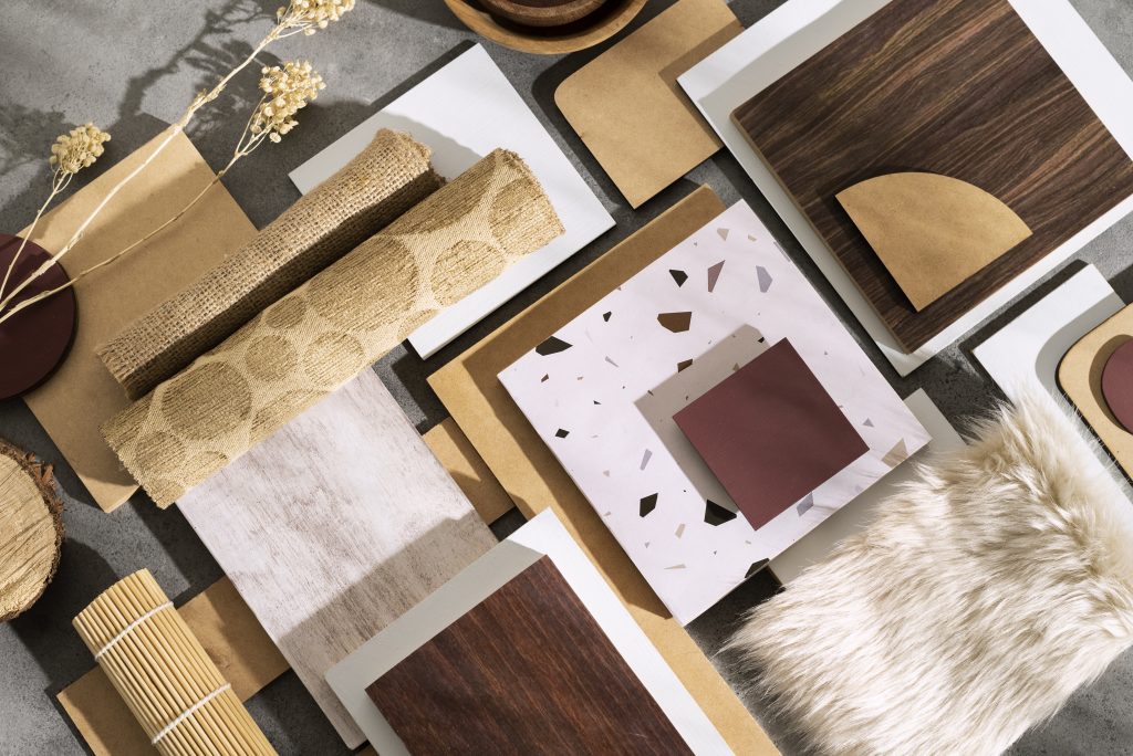 Wohntrends 2026 Wohnzimmer Moodboard mit Naturmaterialien, Holz, Leinen, Bouclé, warmen Erdtönen und modernen Wohnideen